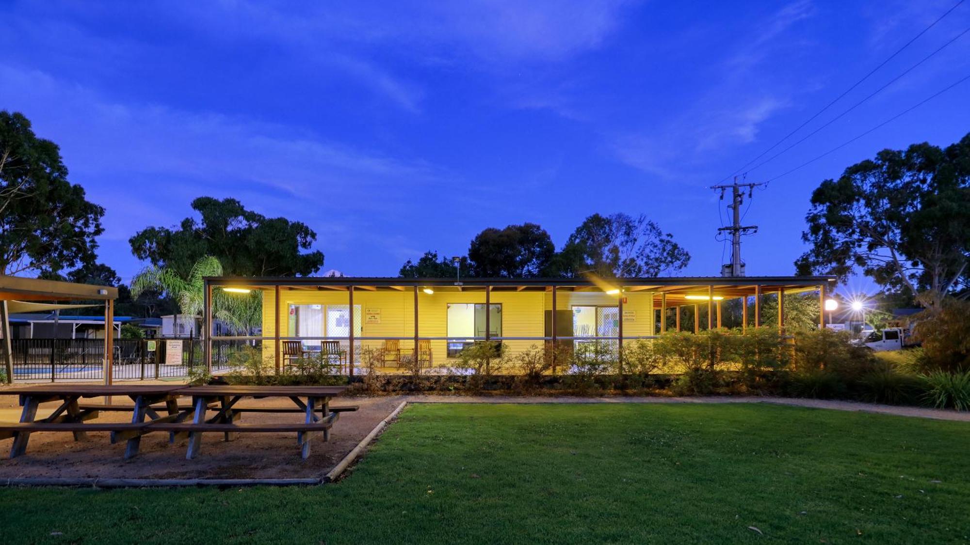 Yarrawonga Riverlands Tourist Park Bagian luar foto